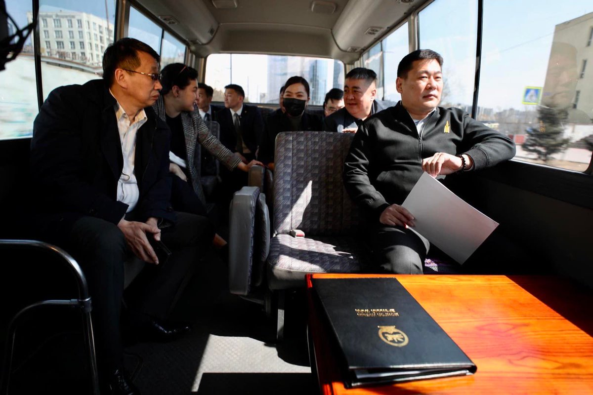 Л.Оюун-Эрдэнэ “UBCab” компанийн ажилтай танилцав news.mn/r/2547760/