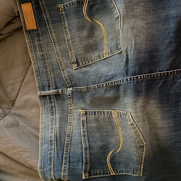bubbledmess's tweet photo. So good I had to share! Check out all the items I'm loving on @Poshmarkapp #poshmark #fashion #style #shopmycloset #maurices #signaturebylevistrauss: https://t.co/44ngx3T2iQ https://t.co/NdSTxW0LYH