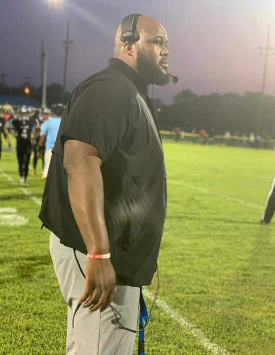 CoachSalanoa05's tweet photo. Offensive Line William Hunt

LETS GO TEAM STAR! LETS GO TEAM RED!!!

@dreambowlgame @DSN_Scout_Hunt https://t.co/cgO4UJucaC