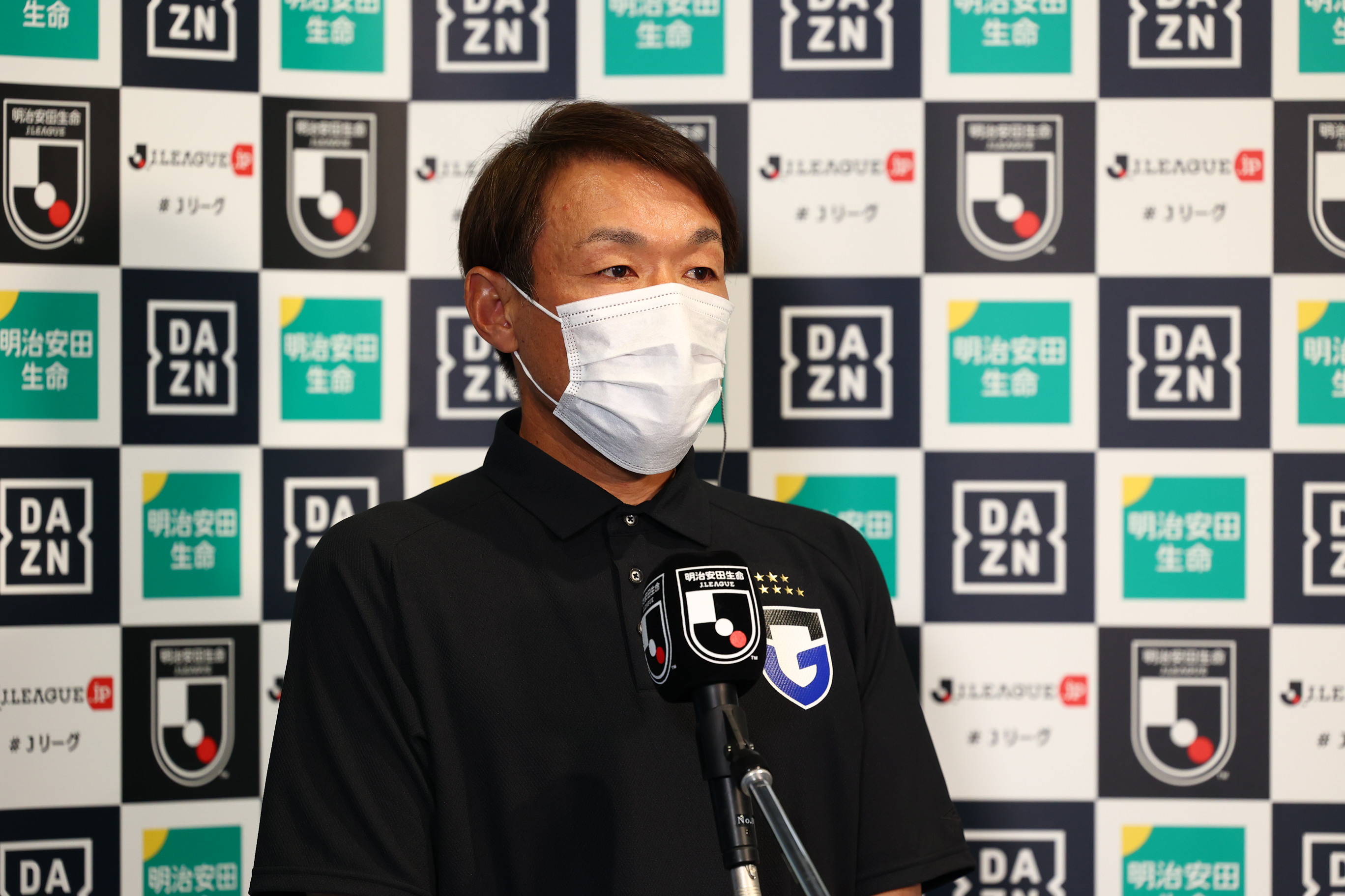 ガンバ大阪オフィシャル 片野坂知宏 監督のアライバルインタビュー 片野坂監督 教え子でもある山口監督との対戦ですが 楽しみですし 湘南さんも非常にアグレッシブなチームなので簡単なゲームにはならないと思っています ガンバ大阪