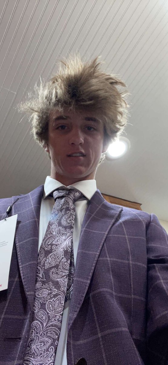 PileyRlummer's tweet image. #seniorpicready comment below how i look /10 BE HONEST!!!!!