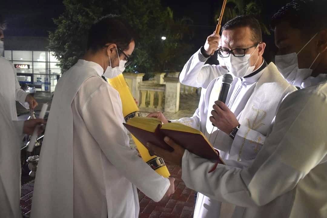PadreAlberto_'s tweet photo. Sábado de Aleluia - Missa da Vigília Pascal

#SamanaSanta #VigiliaPascal #SábadodeAleluia https://t.co/f8vbZdXJs6