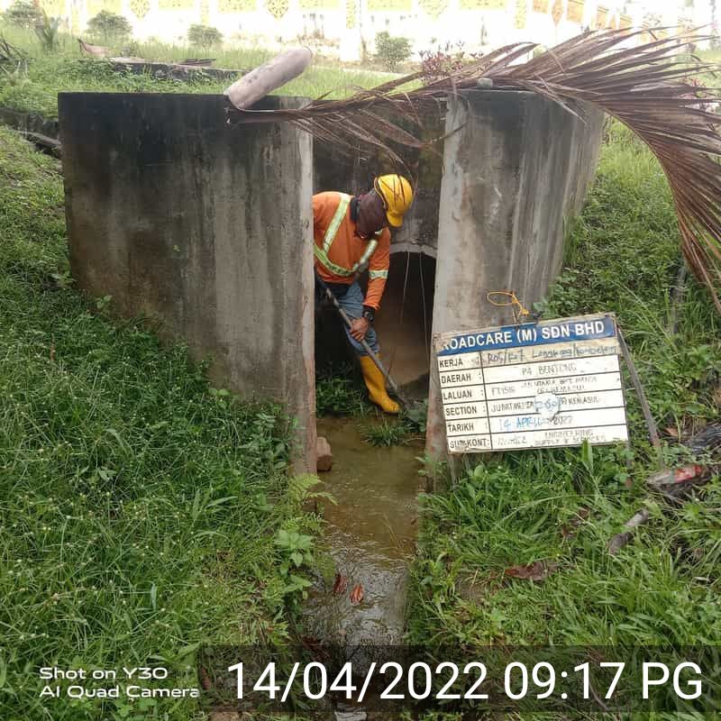 RcBentong's tweet photo. #teamroadcare kerja bersih #pembetung #RO5 di - FELDA KEMASUL
@MOWorks @JKRMalaysia @ZTTCSFJ @JKRPAHANG @JKRBentong @Adnan90369221 @Roadcare_HQ @Roadcare_Phg @PetraJayaMP @IrZulkefly https://t.co/5PDa6VouRL
