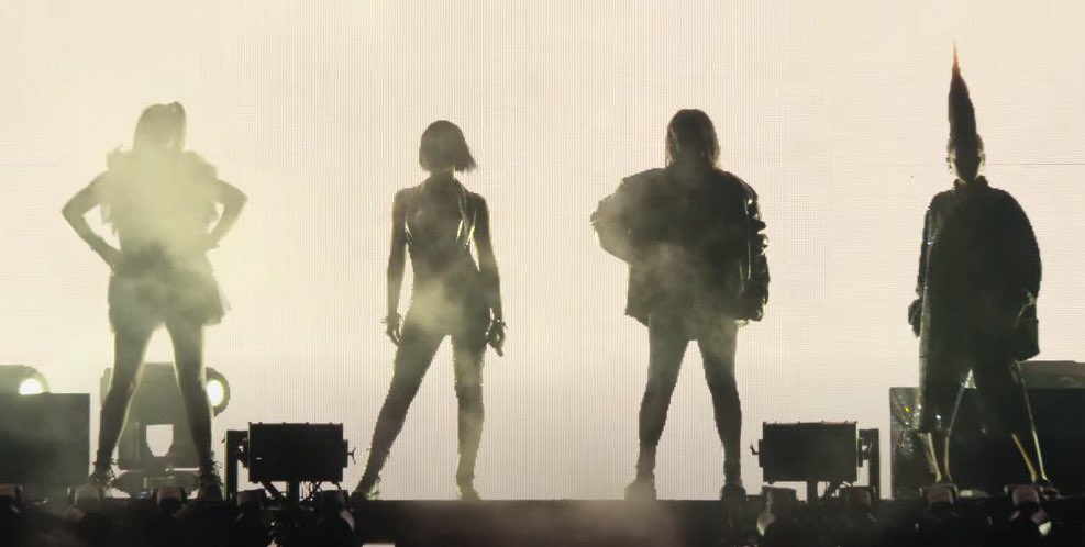 PopCrave's tweet photo. 🚨 #2NE1 reunite at #Coachella for a performance of their hit song “I Am The Best.” https://t.co/dGIL9csFw5
