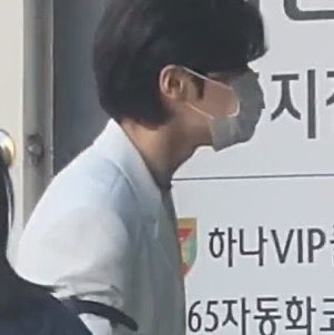 hanjiiconic's tweet image. what happened to hiding the scissors