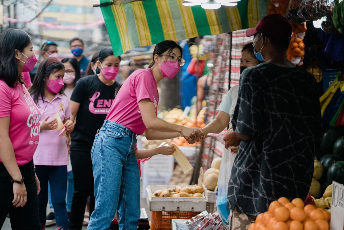 aikarobredo's tweet photo. Powerpuff girls back in full force! Started our Easter Sunday at the Naga City Public Market. Tuloy-tuloy pa rin tayo at itodo na ang #TaoSaTaoParaKayRobredo!

Kaya ba natin ang 1M volunteers na mag-H2H sa bday ni Mama Leni sa April 23? Invited lahat! 🌸

📸: @dengmalatephotos https://t.co/Kya0NsB3Ri