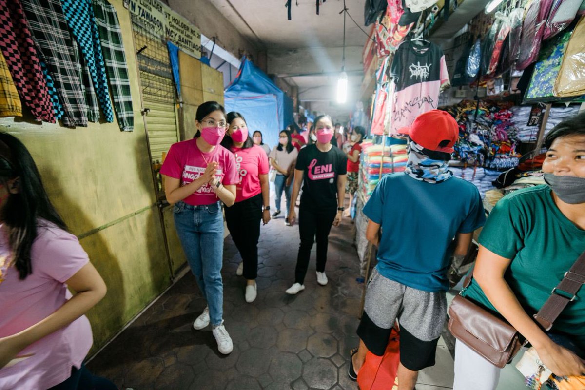 aikarobredo's tweet photo. Powerpuff girls back in full force! Started our Easter Sunday at the Naga City Public Market. Tuloy-tuloy pa rin tayo at itodo na ang #TaoSaTaoParaKayRobredo!

Kaya ba natin ang 1M volunteers na mag-H2H sa bday ni Mama Leni sa April 23? Invited lahat! 🌸

📸: @dengmalatephotos https://t.co/Kya0NsB3Ri