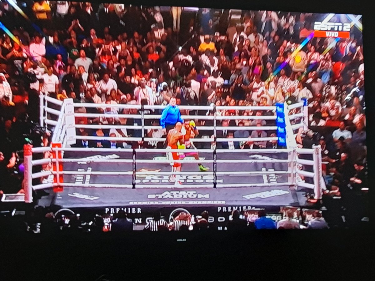 dariocc2's tweet photo. Vamos que hay #boxeo #ESPNKnockOut ya una gran pelea del @IsaacPitbull98 ... saludos desde #Argentina 🇦🇷 @ESPNKnockOut @BarbosaBox @RenatoBermudez https://t.co/9N9QbgRR4u