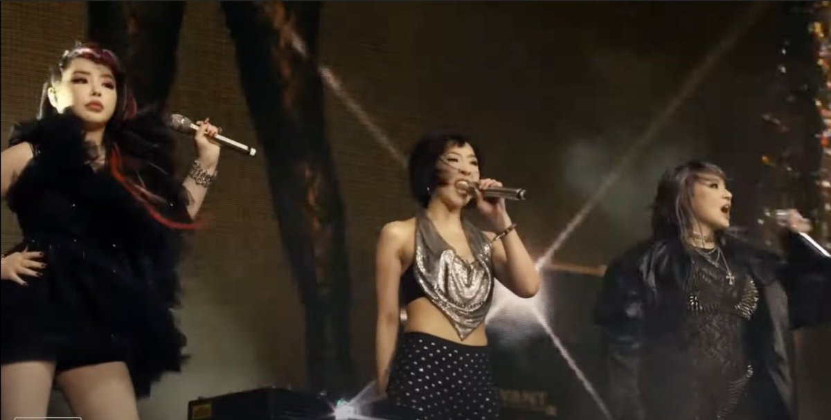 rapplerdotcom's tweet photo. LEGENDS REUNITED 🔥

LOOK: 2NE1 reunites at Coachella! The K-pop girl group surprised fans at the   music festival, performing their hit song 'I Am the Best.' 

Screenshots from Coachella/YouTube https://t.co/Fh7bJFeYBh