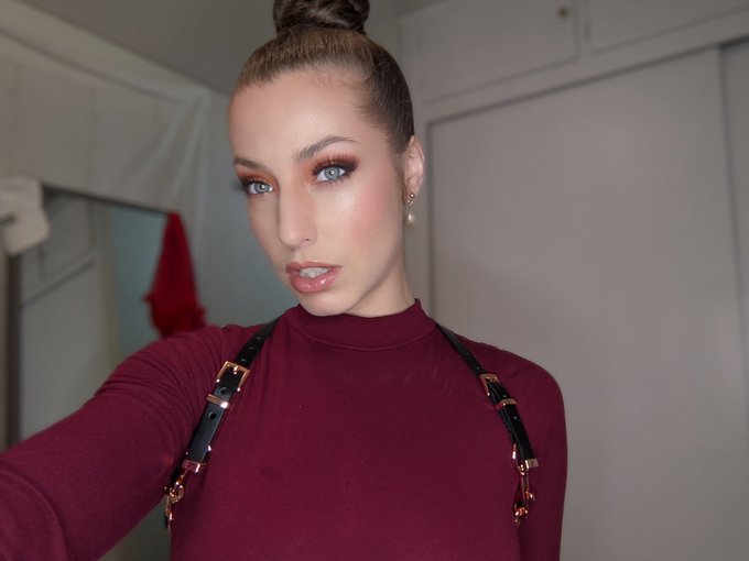 Solo date night look for the underground burlesque show tonight 💃🏻❤️&zwj;🔥 https://t.co/iEIpOmCBTK<a href="/tag/mvsales"class="tags"><span>#mvsales</span></a>