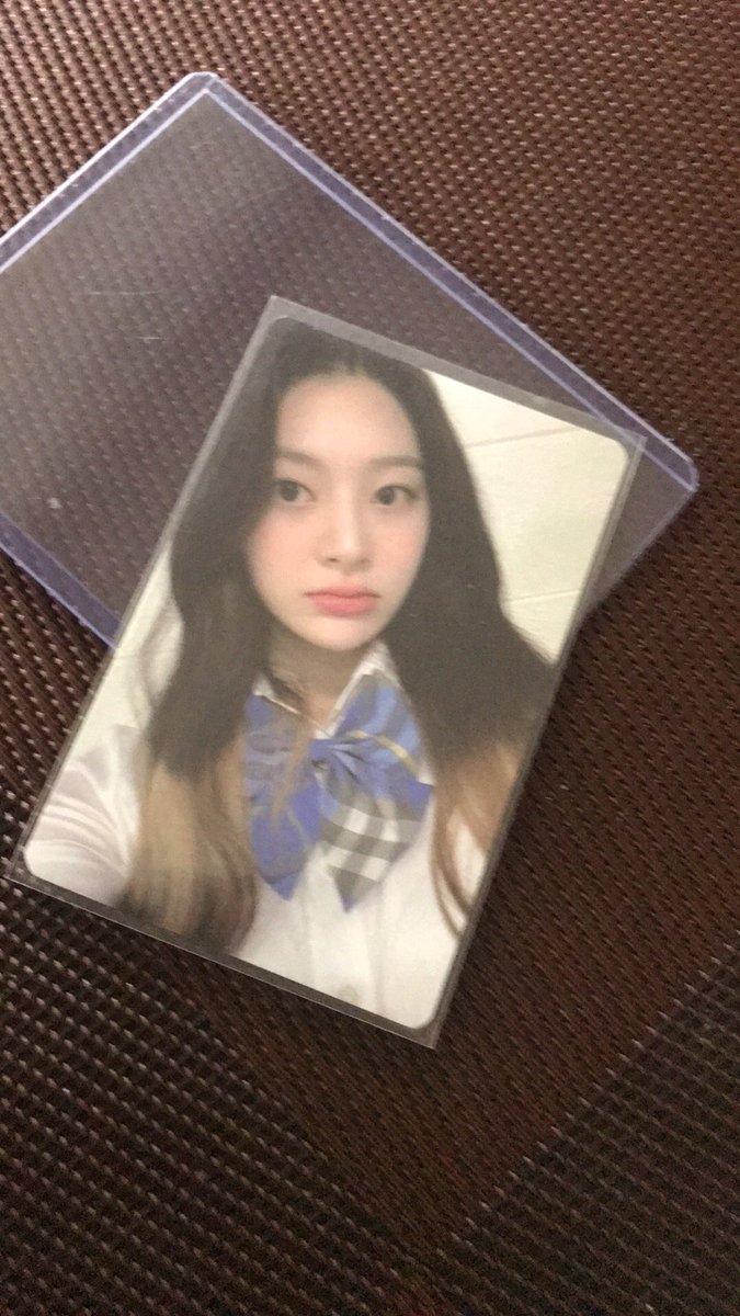 l0vecartz's tweet photo. Guys i ordered a nayeon purple suit pc pero this pc arrived instead?? 😅 https://t.co/6nsCQZ3byu