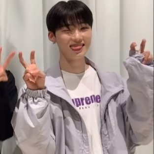love_cch's tweet photo. Chanhee: ✌️🏻😜✌️🏻 https://t.co/UXFgLd4B3Q