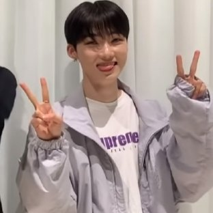 love_cch's tweet photo. Chanhee: ✌️🏻😜✌️🏻 https://t.co/UXFgLd4B3Q