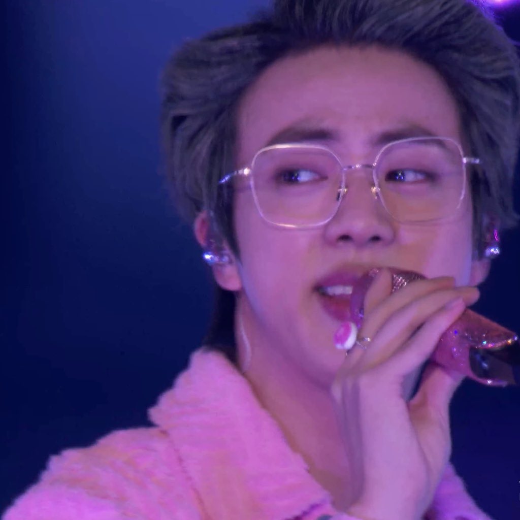 jingallery's tweet photo. JIN IN GLASSES 😵‍💫 https://t.co/pXKLghBApu