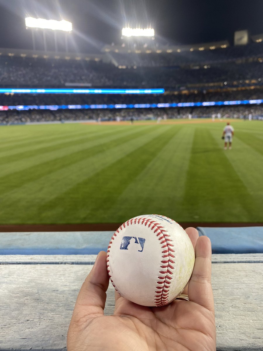 celmur_'s tweet photo. Caught my first ⚾️! #homerunseats #ITFDB #dodgersstadium https://t.co/JpEsHxaVA1
