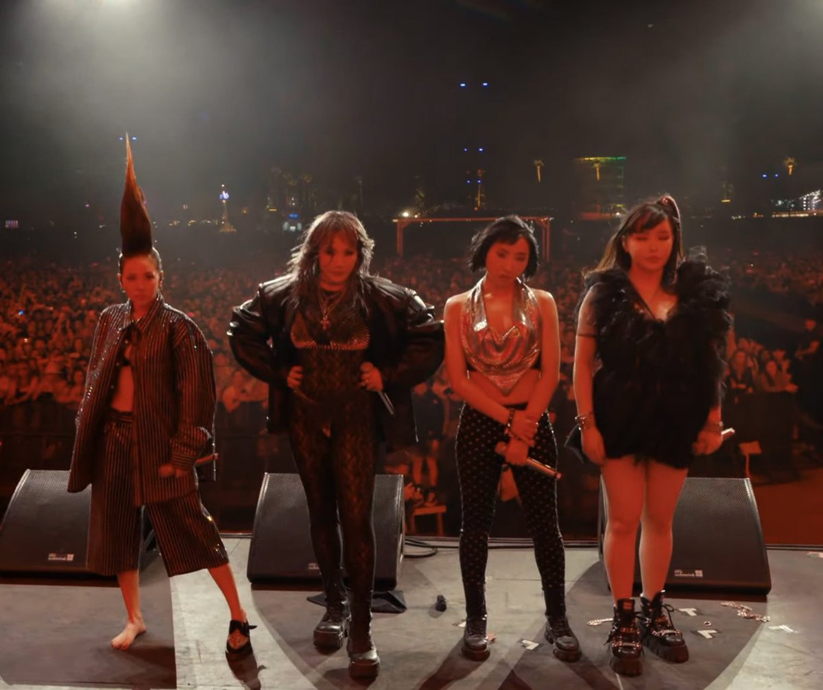 aomviiixxviii's tweet photo. ตำนานว่ะ..
ออกจากค่าย แต่ไม่ออกจากวง
YG ทำไม่ได้ แต่ coachella ทำได้
 Reunion ที่คิดถึง 2NE1 😭
#CLchella #2NE1 #2ne1chella https://t.co/z2LJQhjTVN