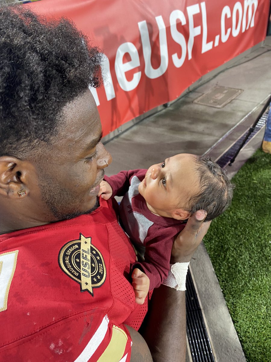 bayley_rr's tweet image. Coolest Dad ever! ❤️ @TorranceMarable @USFLStallions