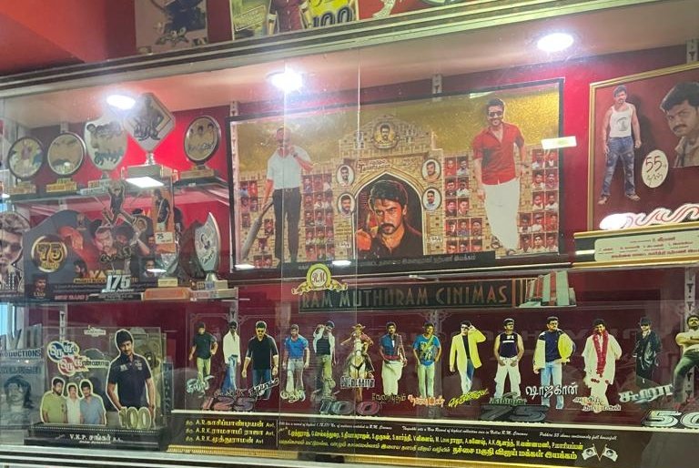 SHavy_offl's tweet photo. • First Time in History 🔥. History was Created By @TvlSFC 🔥🔥. First Time Our Cheif @Suriya_offl's #ET Movie Victory Shield Placed in @RamCinemas 🔥. 

#EtharkkumThunindhavan #VaadiVaasal #Suriya41 https://t.co/j5eo8p0waH