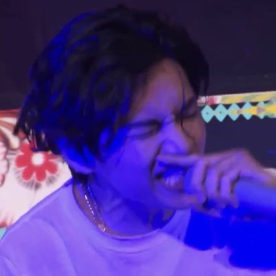 vantaetete's tweet image. in the span of not even one second?????