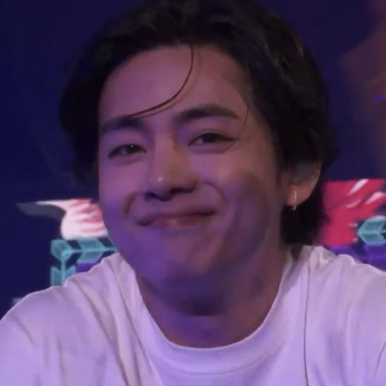 vantaetete's tweet image. in the span of not even one second?????