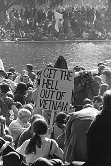 TammiMinoski's tweet photo. APRIL 15 1967: With growing opposition to the war in Vietnam, large-scale #antiwarprotests were held in New York and San Francisco. During the demonstrations, many draft cards were burned. #VietnamWar https://t.co/iMB5DIDgTP