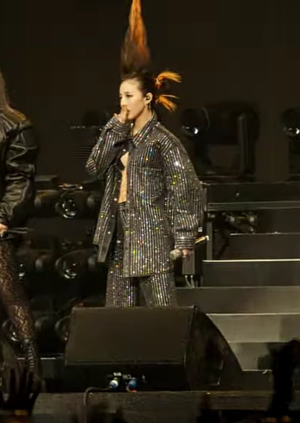 iamrealllCM's tweet photo. Sandara Park Hairstyle is so iconic, choosing this do in this year must be shocking to some new fans but this is a part of Kpop Culture, this may be the past, but a challenge for this era coz no one will be brave enough to get this hairdo haha https://t.co/obs5XncAu7