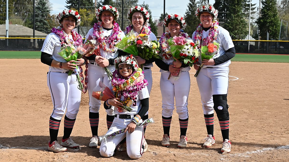 It was a special day for <a href="/Boxer_Softball/">Pacific Softball</a> as six seniors were honored for their hard work and dedication to the program.

📰: bit.ly/3KLv0iq

#GoBoxers