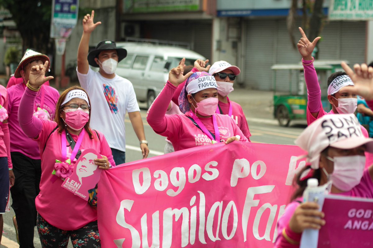 welverder's tweet photo. While Ping &amp; Isko are inside Manila Peninsula, delivering yet another non-sense attack to VP Leni’s candidacy, Naga City welcomes the Sumilao farmers as they continue their march to support Leni Robredo

📸 Joel Jimenez for @teamlenirobredo 

#10RobredoPresident
#AngatBuhayLahat https://t.co/emHdCum6Ce