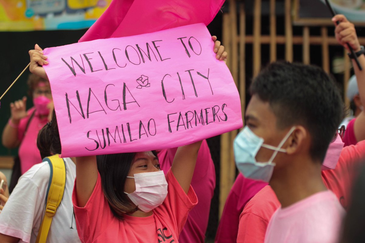 welverder's tweet photo. While Ping &amp; Isko are inside Manila Peninsula, delivering yet another non-sense attack to VP Leni’s candidacy, Naga City welcomes the Sumilao farmers as they continue their march to support Leni Robredo

📸 Joel Jimenez for @teamlenirobredo 

#10RobredoPresident
#AngatBuhayLahat https://t.co/emHdCum6Ce