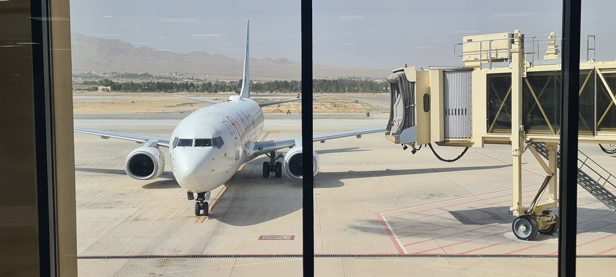 _khan_dada's tweet image. #خاتم_النبیین_محمدﷺ 
کوئی سجدوں کی سوغات ہے نہ کوئی 
زہُد و تقوٰی میرےپاس سرکارہے 

چل پڑا ہوں مدینےکی جانب مگر
ہائےسرپرگناہوں کا انبار ہے 

جُرم عصیاں پہ اپنے لجاتا ہوا 
اور اشکِ ندامت بہاتاہوا 

تیری رحمت پہ نظریں جماتاہوا 
در پہ حاضریہ تیرا گنہگار ہے
@W_zahra_ 
@Rukh_e_yr