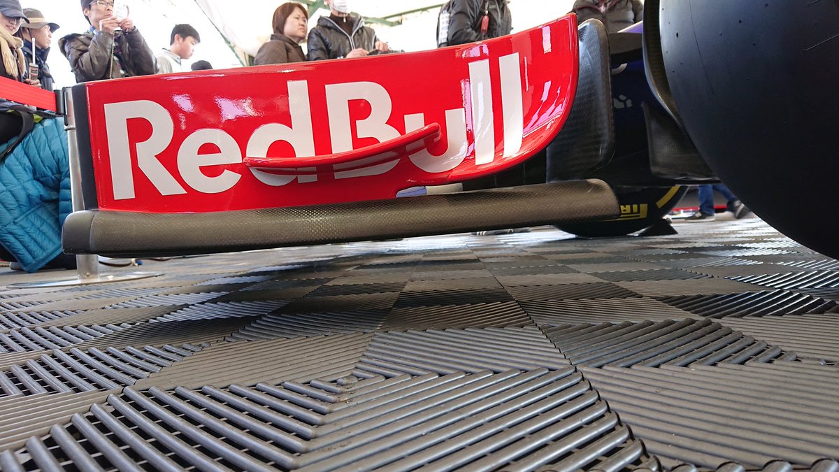 Yuyujiteki_Si's tweet photo. 長い歴史のF1でもフロントウィングが最も美しい時代
いやぁ…やっぱこの時代のが綺麗やなぁ。この頃のトップチームのマシンも間近で見てみたいな。
#F1 #STR13 https://t.co/jxd4HKGmi7