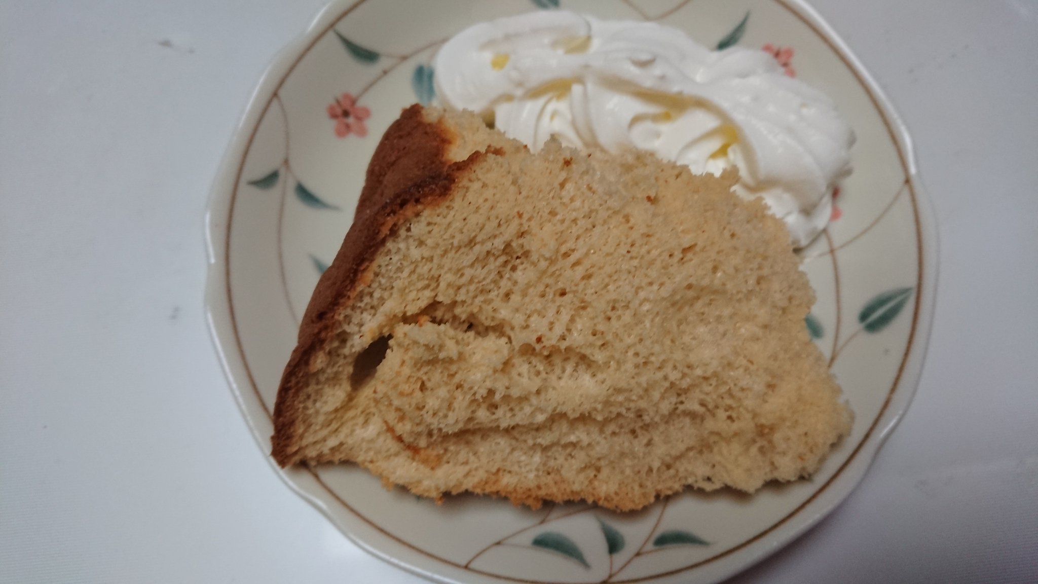 オフィス串 はい 届きました Flavorのメープルシフォンケーキ 前は日本橋高島屋とか横浜高島屋で買えたのに 撤退してしまってそして とうとう５月で会社も閉めるそうです こんなに美味しいものがなくなるなんて まだ間に合うから興味ある人