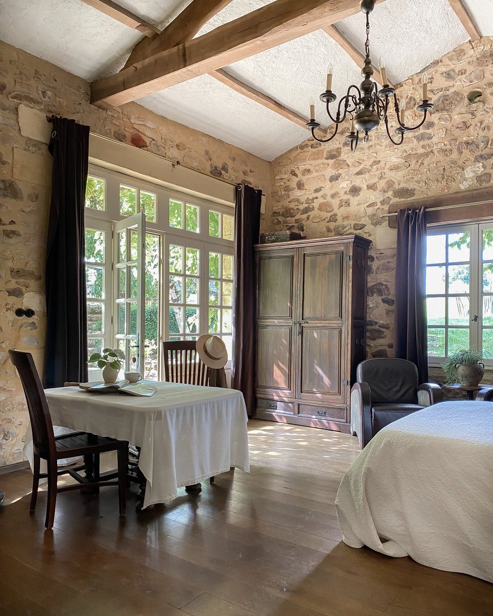 Ooooooh I miss this place @_les_marguerites_

My home away from home when I'm for photoshoots in the Dordogne, France.

Maybe I will go for a long weekend in June to relax from the renovation and the move to our new house.