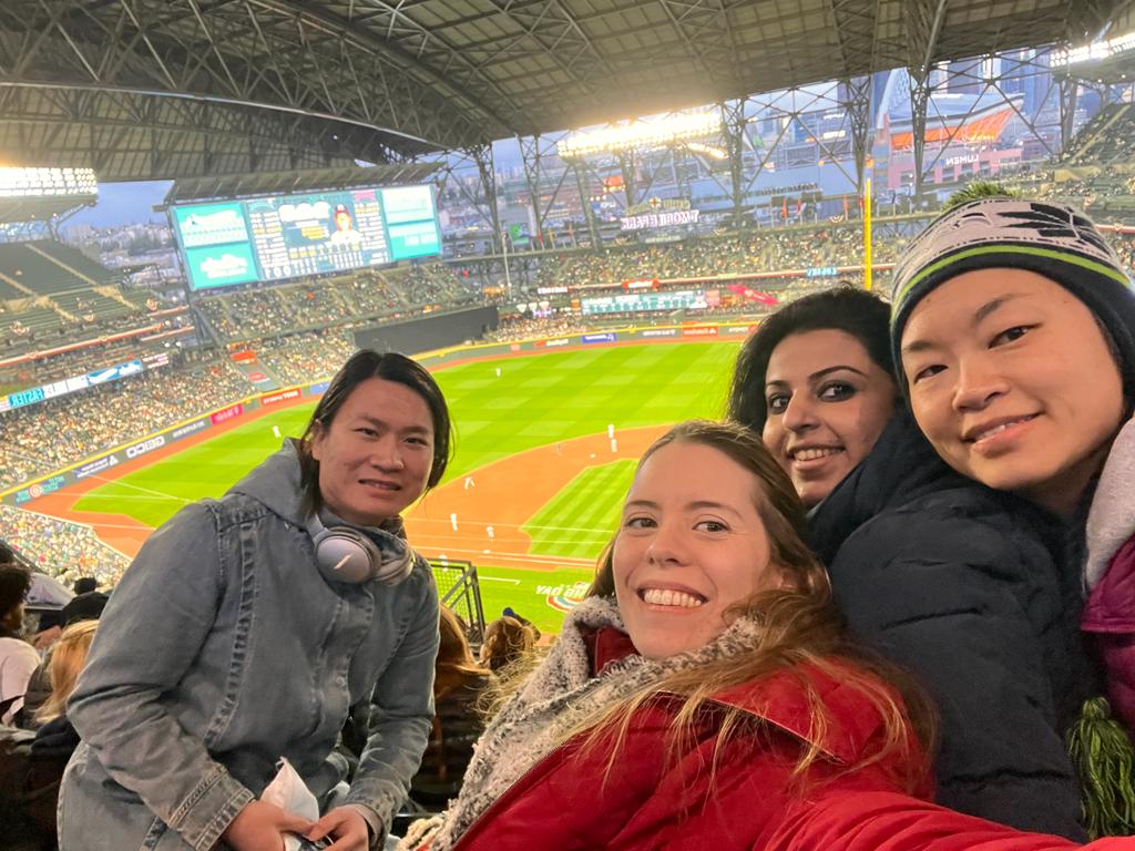 TianLab's tweet image. The Tian Lab studies the mitochondria during the day and enjoys sports during the night!
#seattlemariners #baseballtime @SeaUsRise @TianLab