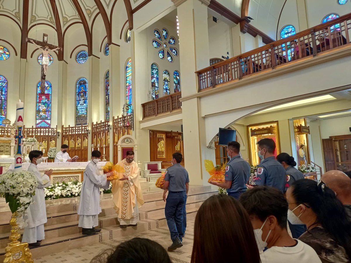 PNPTuba's tweet photo. Cops of  Tuba attended the Holy Eucharistic Celebration today at the Lady of Atonement, Baguio Cathedral, Baguio City. 
#PNPMakaDiyos 
#tubamunicipalpolicestation #tubamps
#TeamPNP
#PNPKakampiMo
#WeServeAndProtect https://t.co/vGgLatihSH