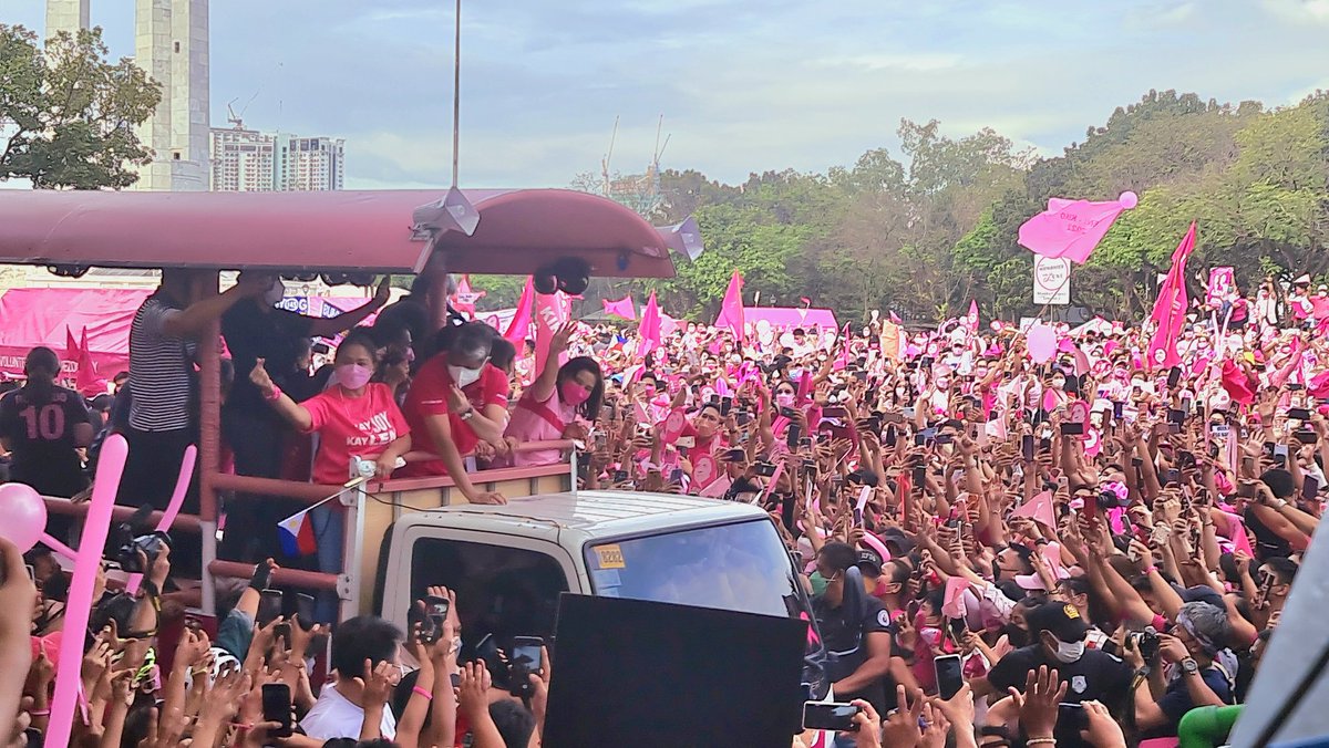 nyenyald's tweet photo. No. 2 says NO! We are at your back, infront and both your sides all the way, VPLR! #LeniLiwanagSaDilim #LeniForPresident2022 🌸 https://t.co/NjJ4PlS2qd