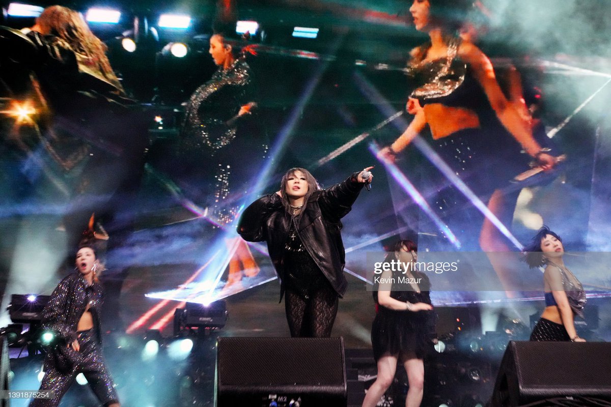 memealuvzCLx's tweet photo. 2NE1 PERFORMANCE AT COACHELLA

📸Kevin Mazur #CLchella #2NE1 https://t.co/gaWyc68GZ0