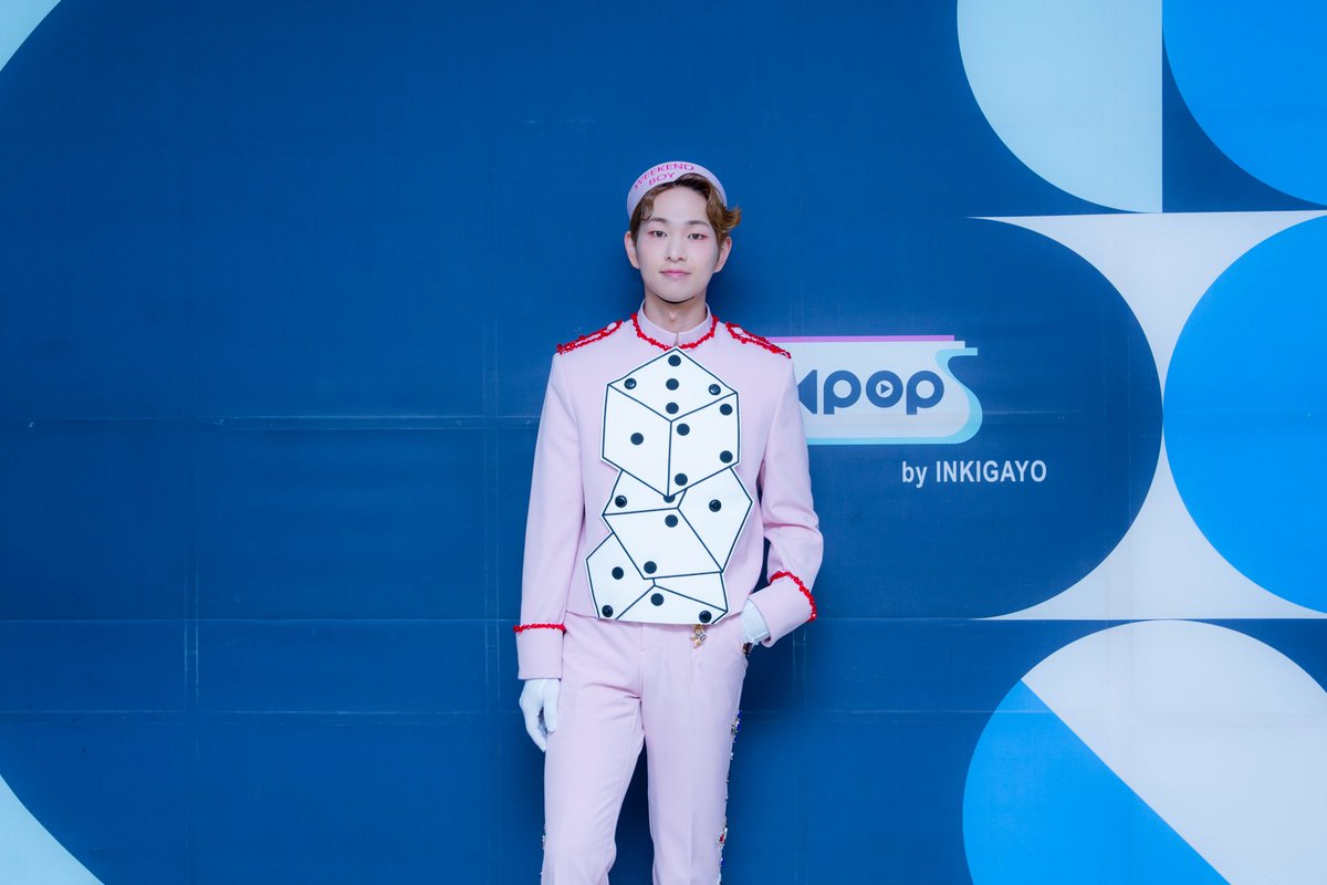 taeminjinkeyhyu's tweet photo. WEEKEND BELL BOY CAME THROUGH! #OMEW #ONEW_DICE #SHINee https://t.co/oiFDca8EkI