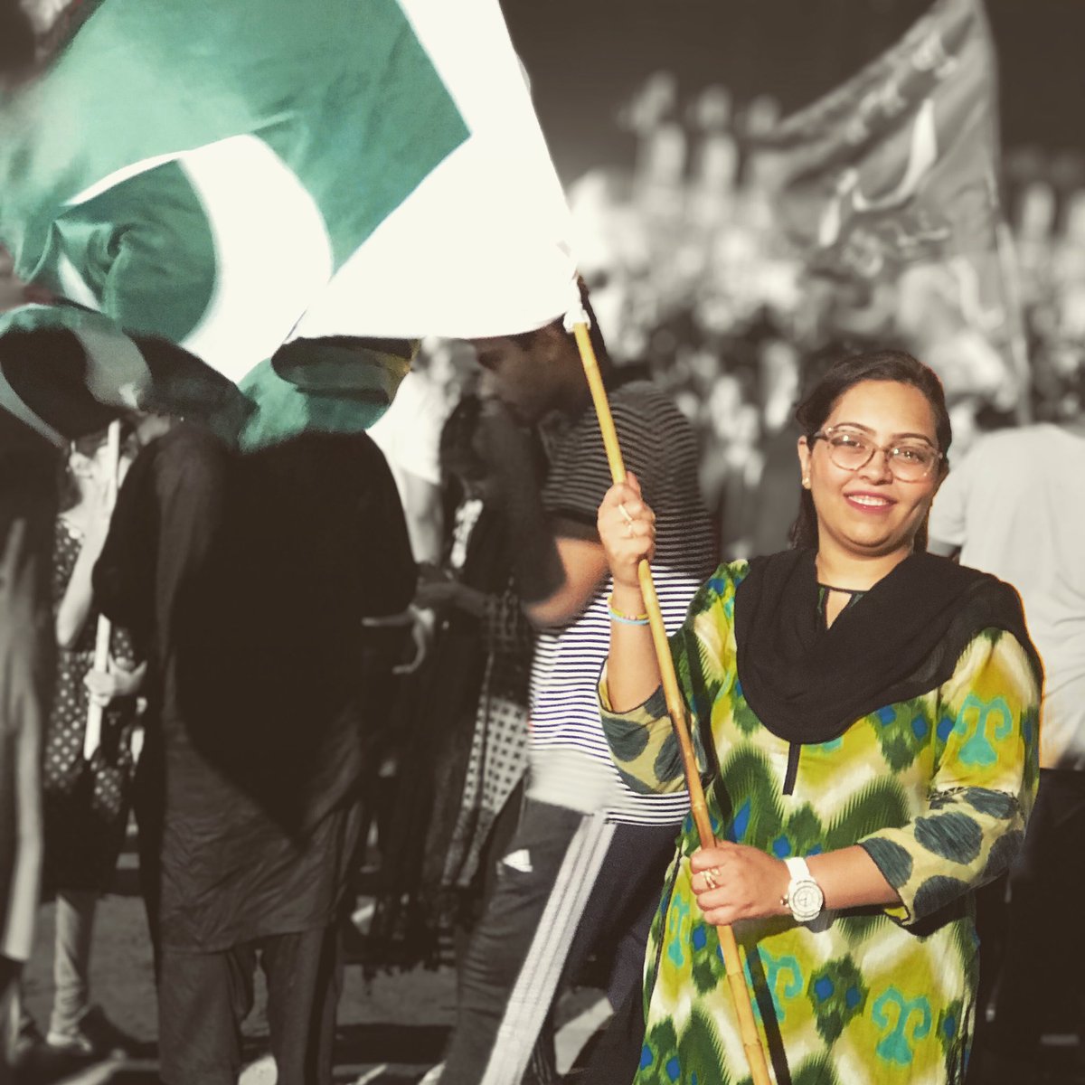 Madeeha_ali87's tweet photo. Karachi has Spoken โก
#BehindYouSkipper #IKForTheWin #PakistanForLife ๐ต๐ฐ๐โค๏ธ๐ค
#ุงู
ูพูุฑูนฺ_ุญฺฉูู
ุช_ูุงู
ูุธูุฑ https://t.co/etc1wCJZAI