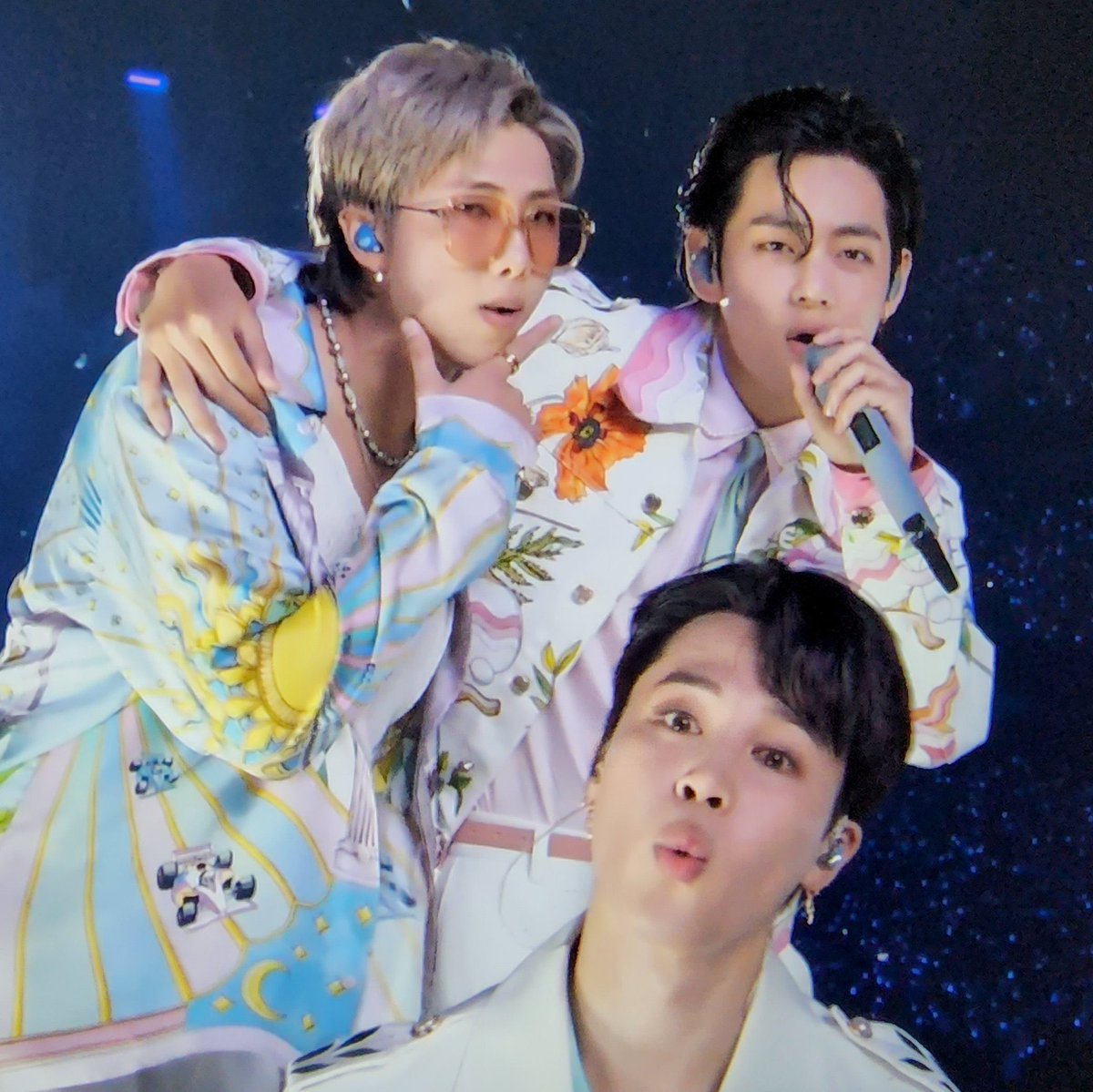 vminiecats's tweet photo. 📷 | Hilo con fotos de #BTS  en el D-4 de Permission To Dance en Las Vegas. 

#PTD_ON_STAGE_LV  @BTS_twt (1) https://t.co/CPsNI07Xk6