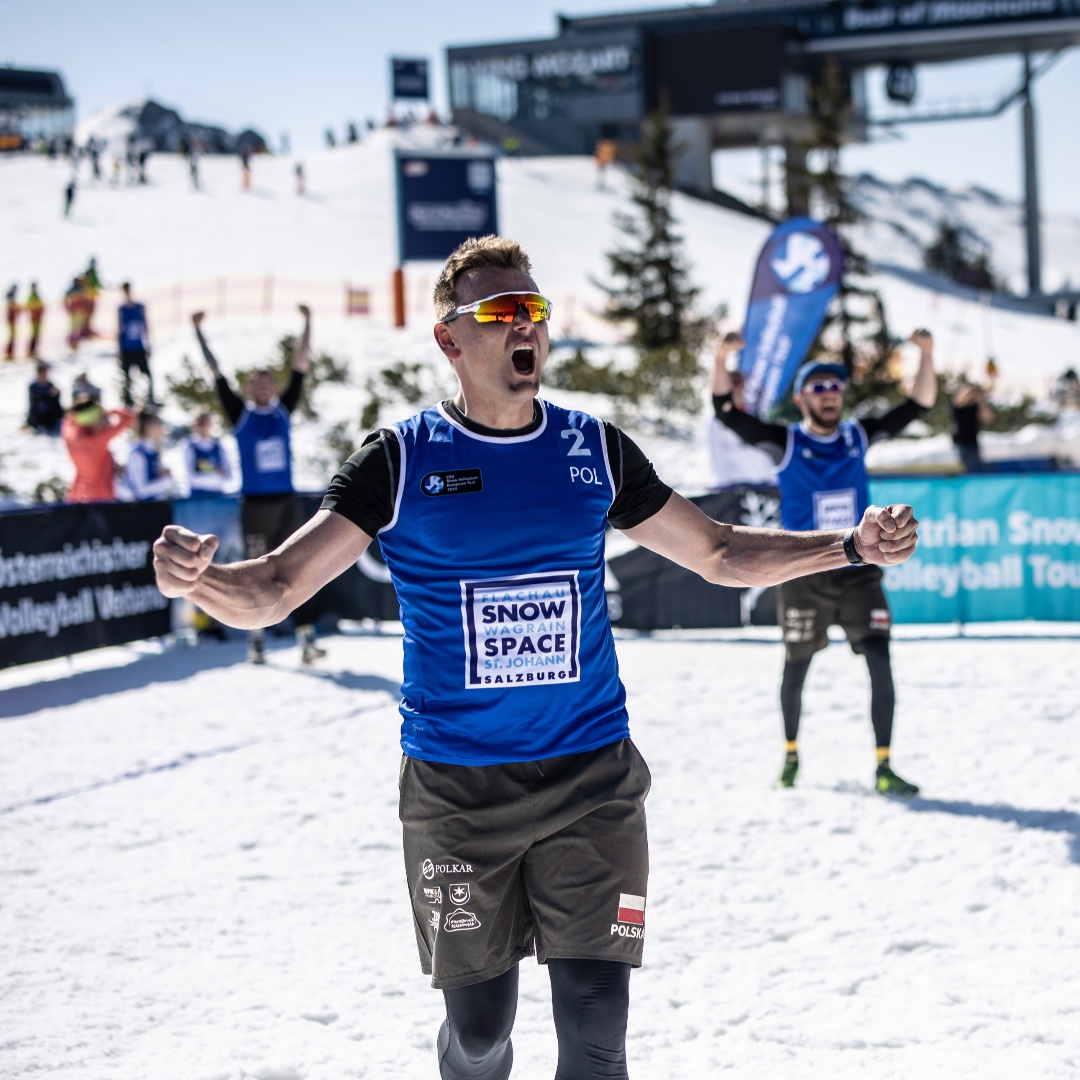 Our faces when we can find all the easter eggs today… Happy easter everybody! 🐰💐¥

picture by @benni_schoen
@snowvolleyballpoland

#CEV #svb #svbtour2022 #ilovesnowvolleyball #volleyball #mountainsports #wintersports #snowsport #snowtime #wagrain #happyeaster