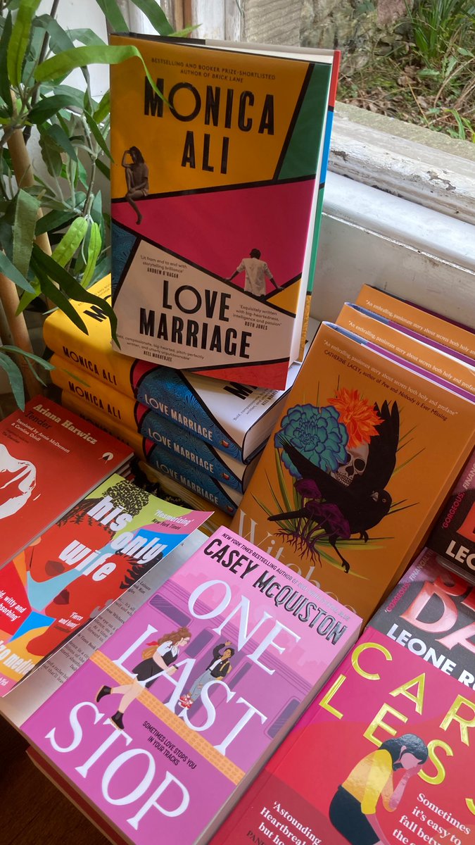 Lighthousebks's tweet photo. Is your weekend  FULL OF BOOKS?

Cos it could be!
And it should be!!

Tell us the best thing you’ve read this year &amp; give this a wee RT for a chance to win a Lighthouse book bundle based on that fave!

Bookish bank holiday treat (almost as good a bookshop visit!) https://t.co/0fTLtfD8Eu