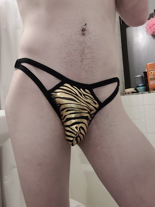 1 pic. Feeling fiesty! ;3c rawr~ https://t.co/YHPlOM6YNh