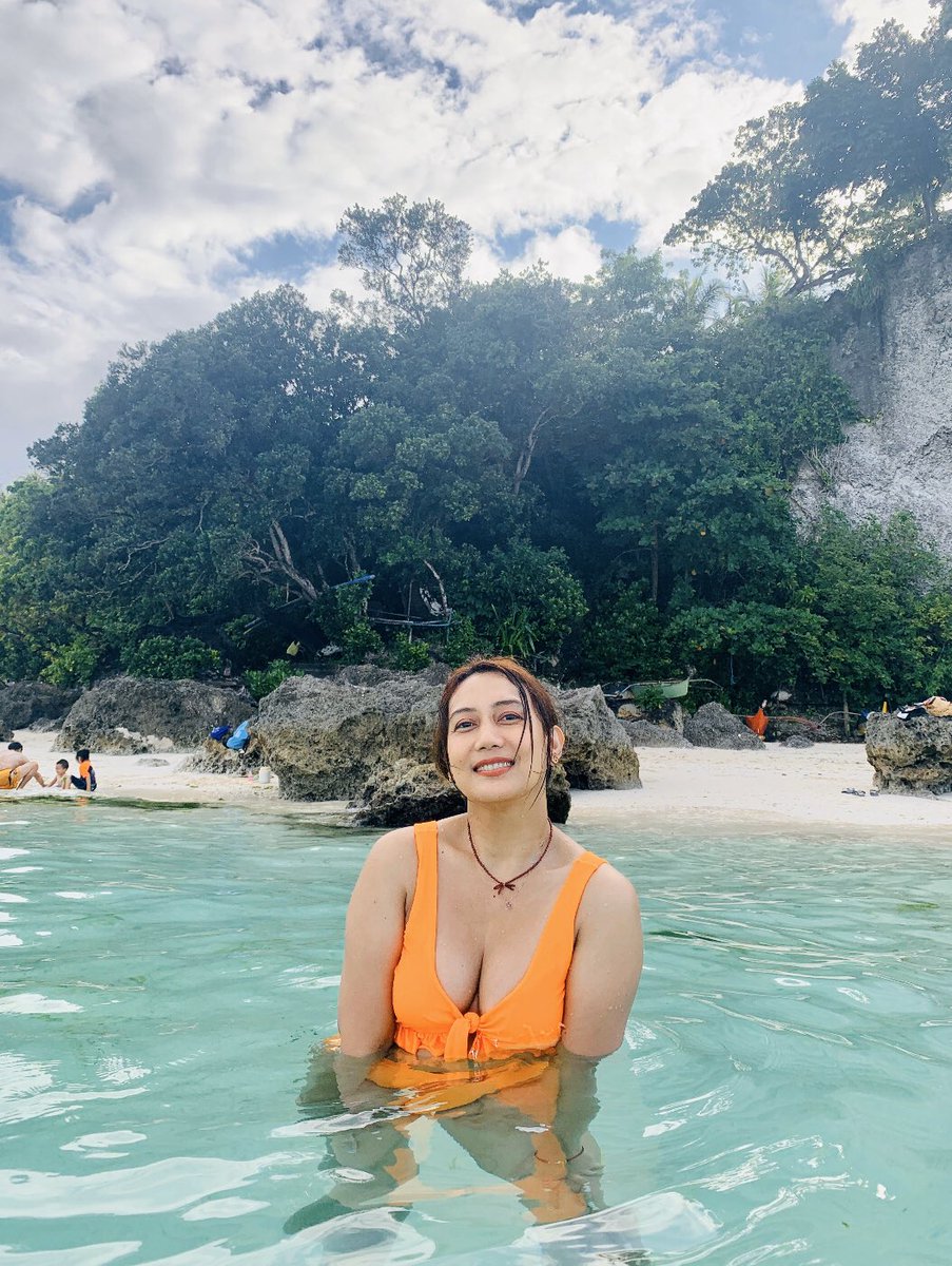ngigjavier's tweet photo. My stay in #Boracay is not complete without wearing #neons π§‘ππ§‘ #DiniwidBeach #Microtelph #Day4 https://t.co/WZ7ee5QnuJ