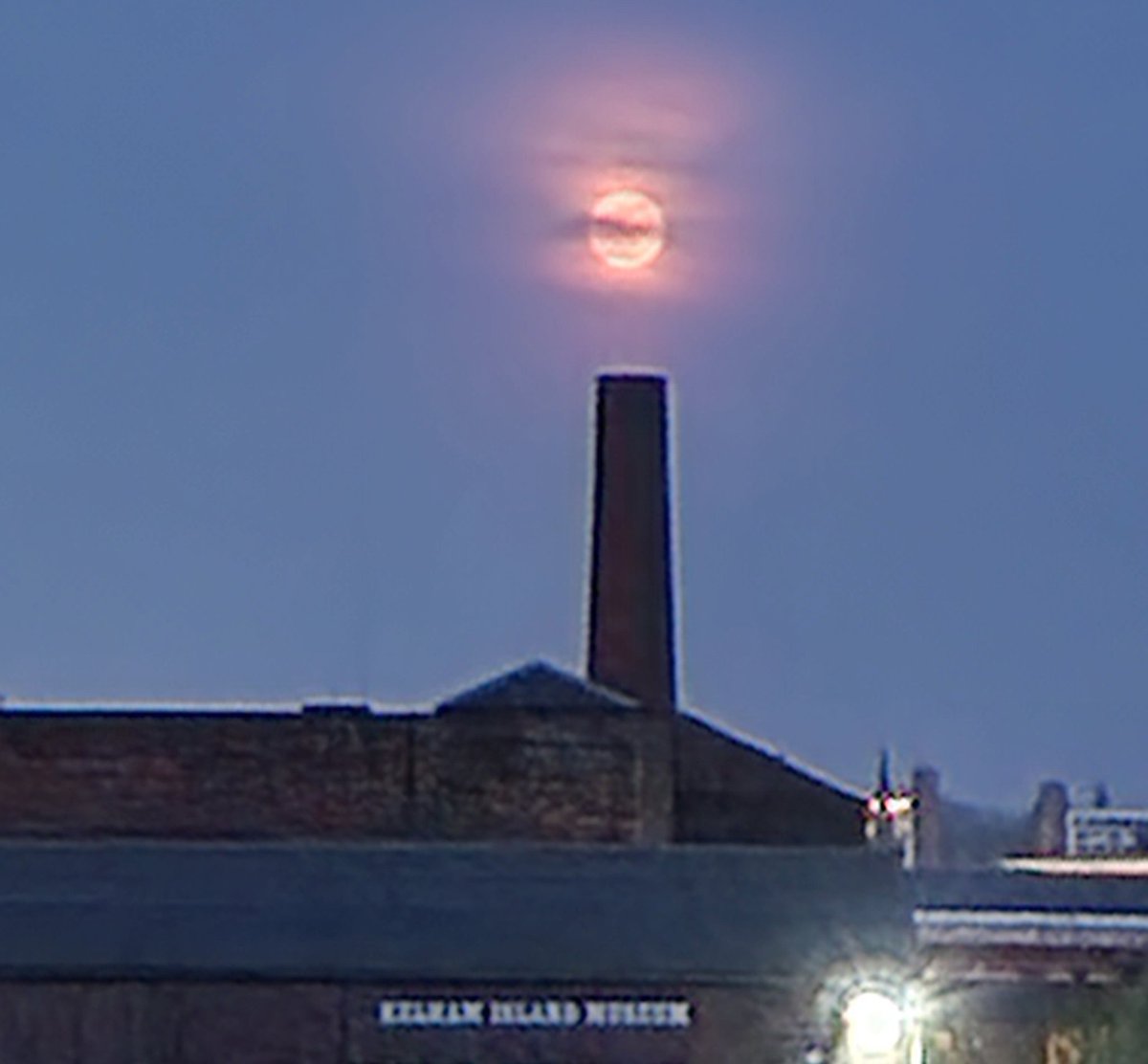 Annkat101's tweet photo. #Sheffield #kelhamisland #fullmoon #PinkMoon #history #newlife https://t.co/U8FeKPL6T2
