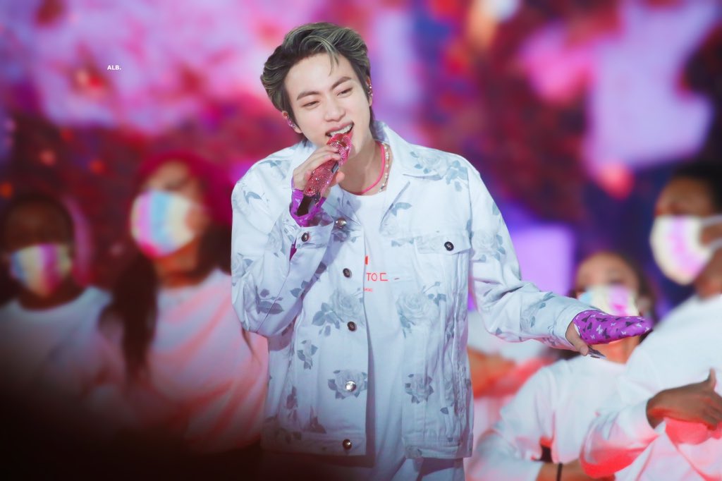 ALittleBraver92's tweet photo. 220416 #방탄소년단진 #김석진 #석진 #진 #BTSJIN #JIN @BTS_twt https://t.co/5iW0vE8S4u