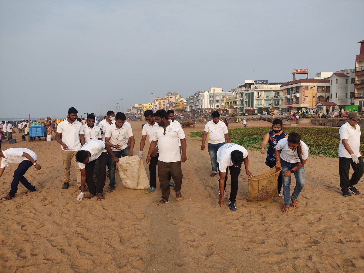 jointeamhf's tweet photo. Team Happiness Foundation @jointeamhf participated in the #BeachConnect Program at Golden Beach, Puri organized by Puri District Administration @Puri_Official &amp; Puri Municipality @Puriulbeo. We cleaned the Swargadwar Front Beach Area. 
Special thanks to @samarth_verma sir 🙏🏻 https://t.co/zL7IXyPaYD