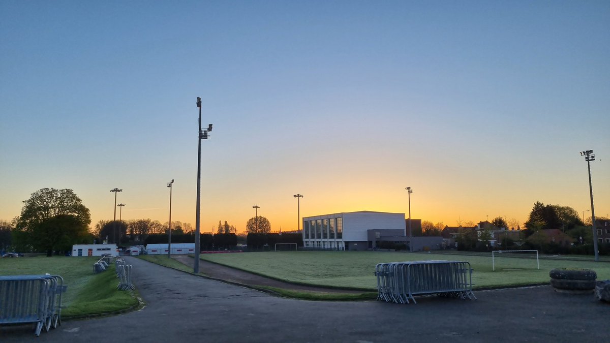 roubaix's tweet image. #Roubaix Dimanche 17 avril 2022 7h du matin : le calme avant la tempête #ParisRoubaix