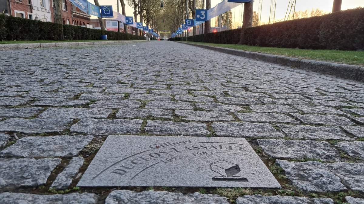 roubaix's tweet image. #Roubaix Dimanche 17 avril 2022 7h du matin : le calme avant la tempête #ParisRoubaix