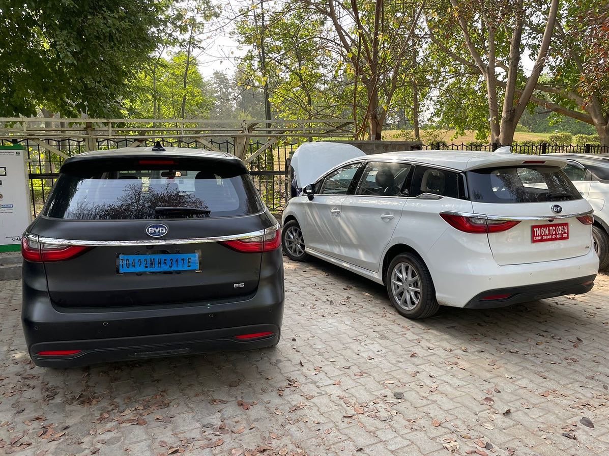 #Day8 

Delhi EV Community meet at NehruPark & Leopard Trail Gurgaon

-Wonderful meeting the Delhi EV owners 
-We also got 2 BYD e6 for test rides
-Tigor EV were available for test rides
-Wonderful drive to leopard trail with Nexon EV owners

The #Delhi EV community is awesome!